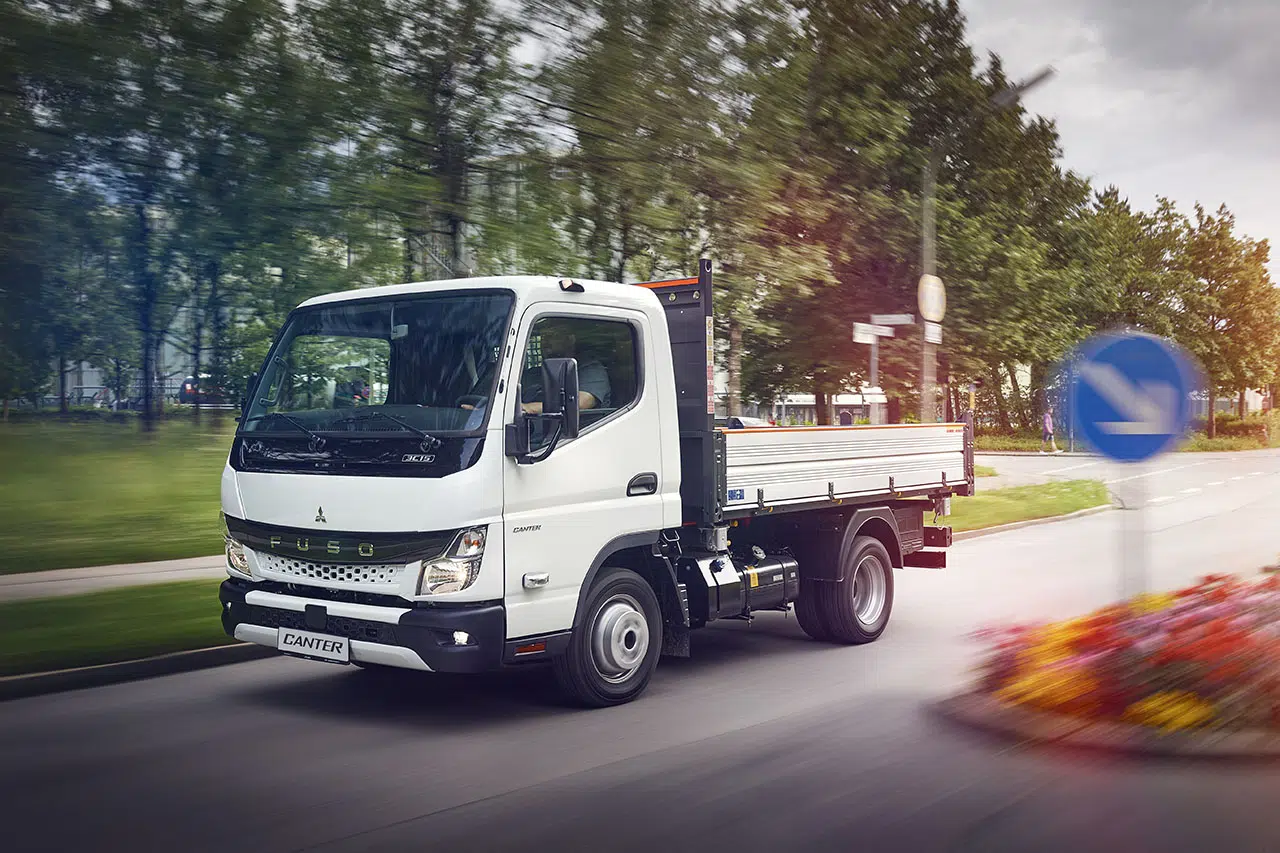 Der FUSO Canter als wendiger Abfallsammler in Zell am See - RoadStars